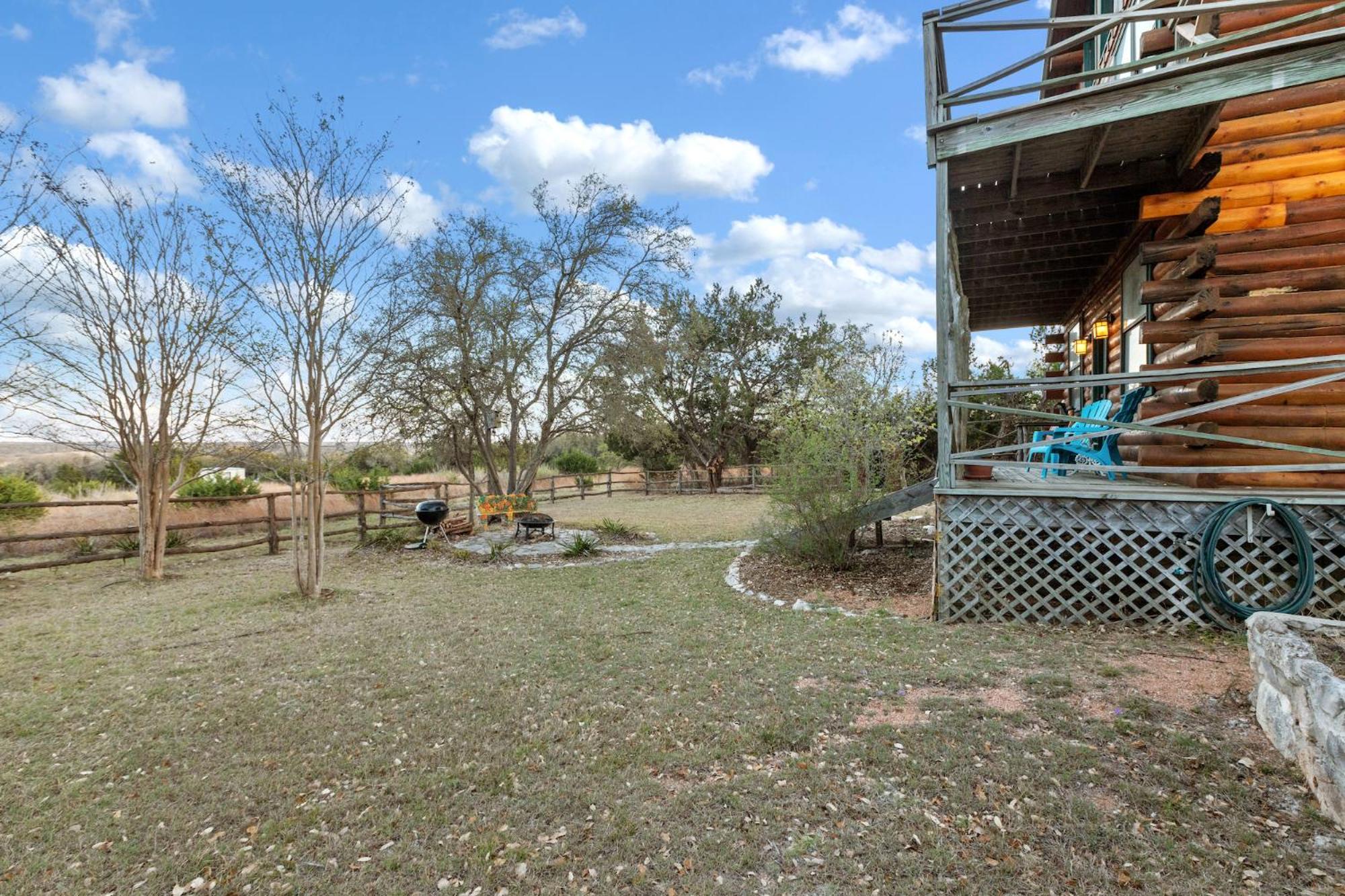 Mighty Oak Log Cabin Fredericksburg Exterior photo