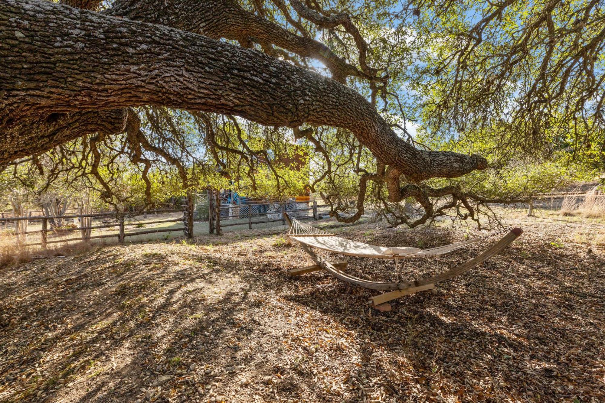 Mighty Oak Log Cabin Fredericksburg Exterior photo