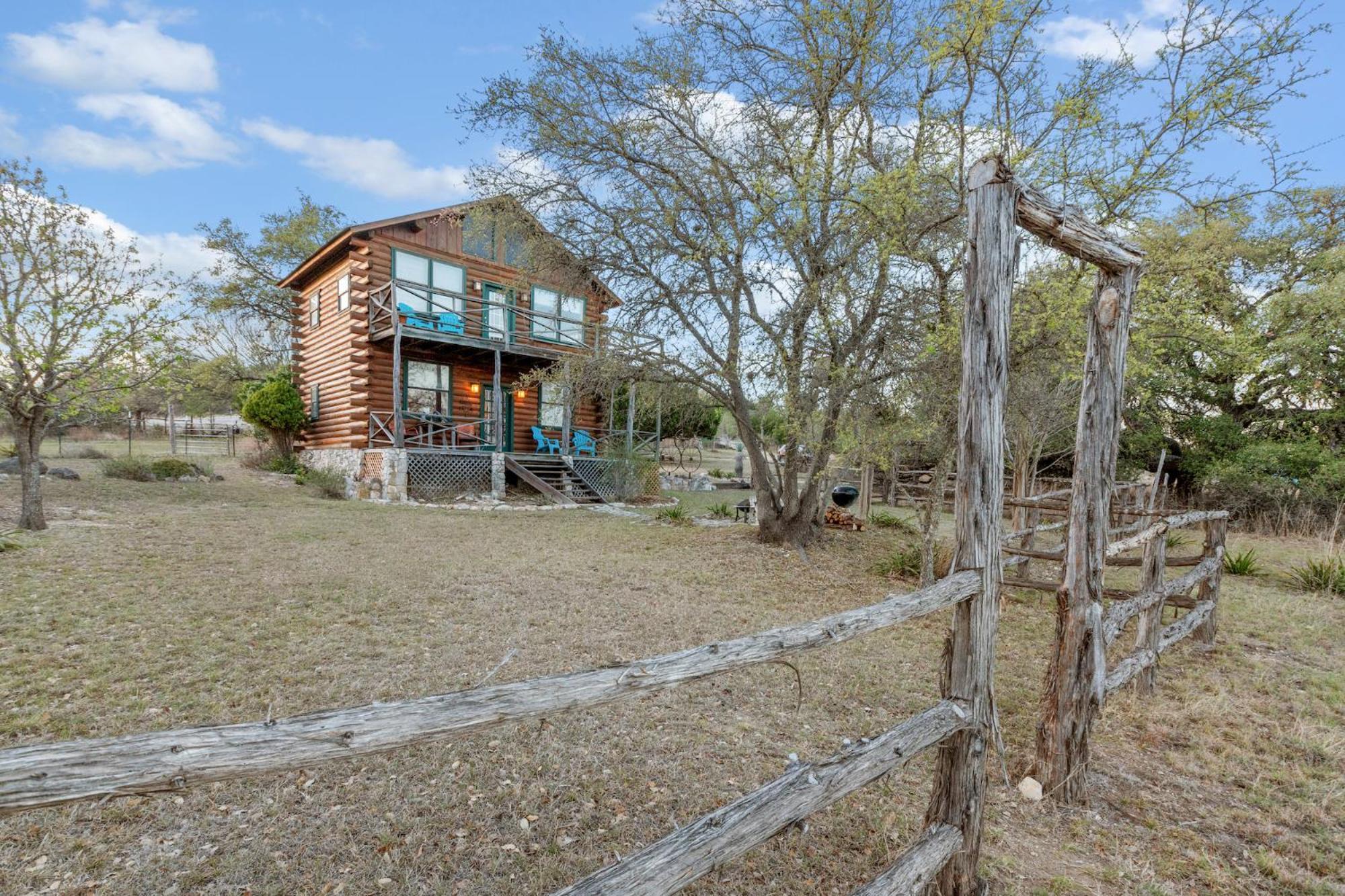 Mighty Oak Log Cabin Fredericksburg Exterior photo