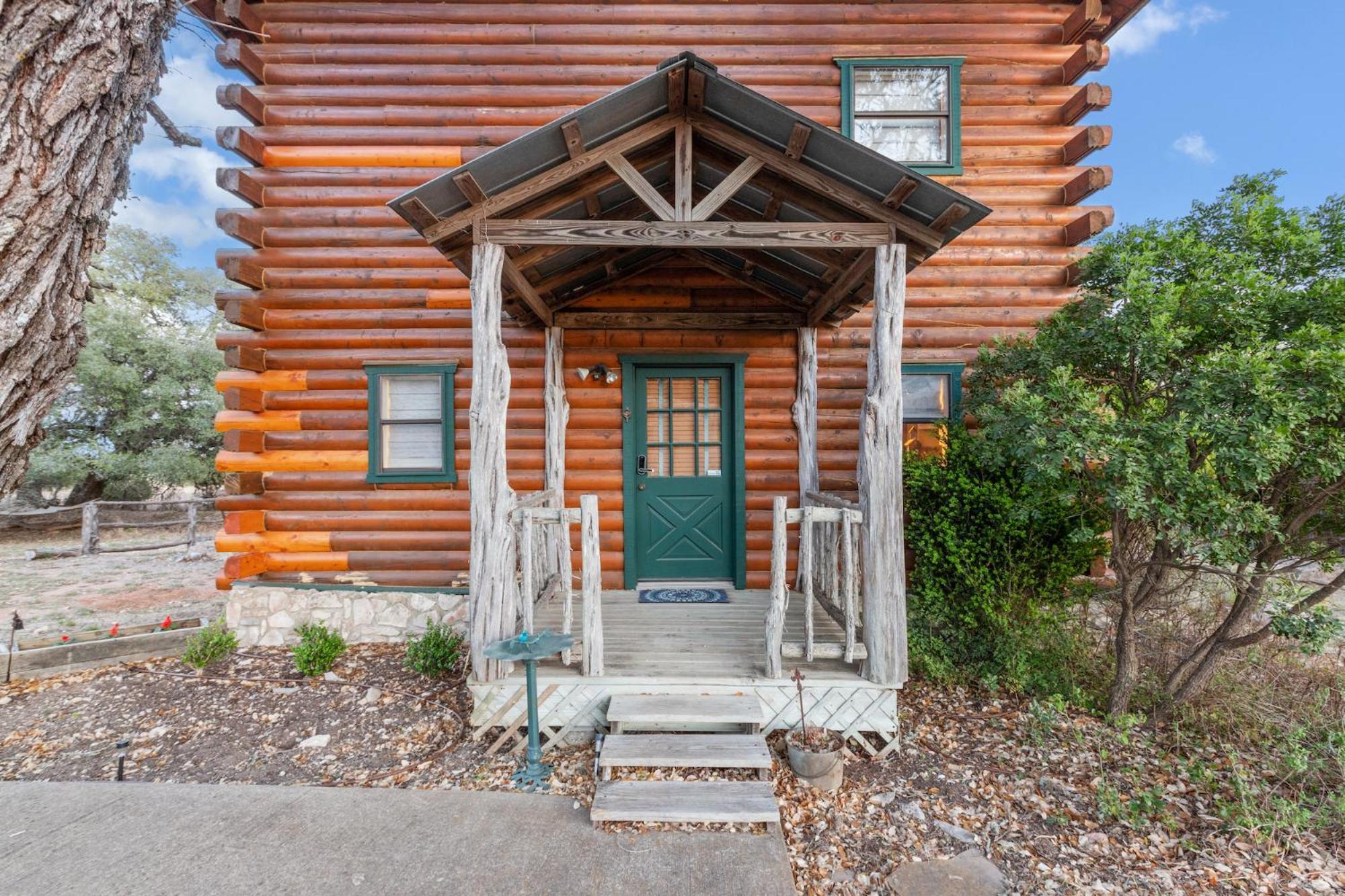 Mighty Oak Log Cabin Fredericksburg Exterior photo